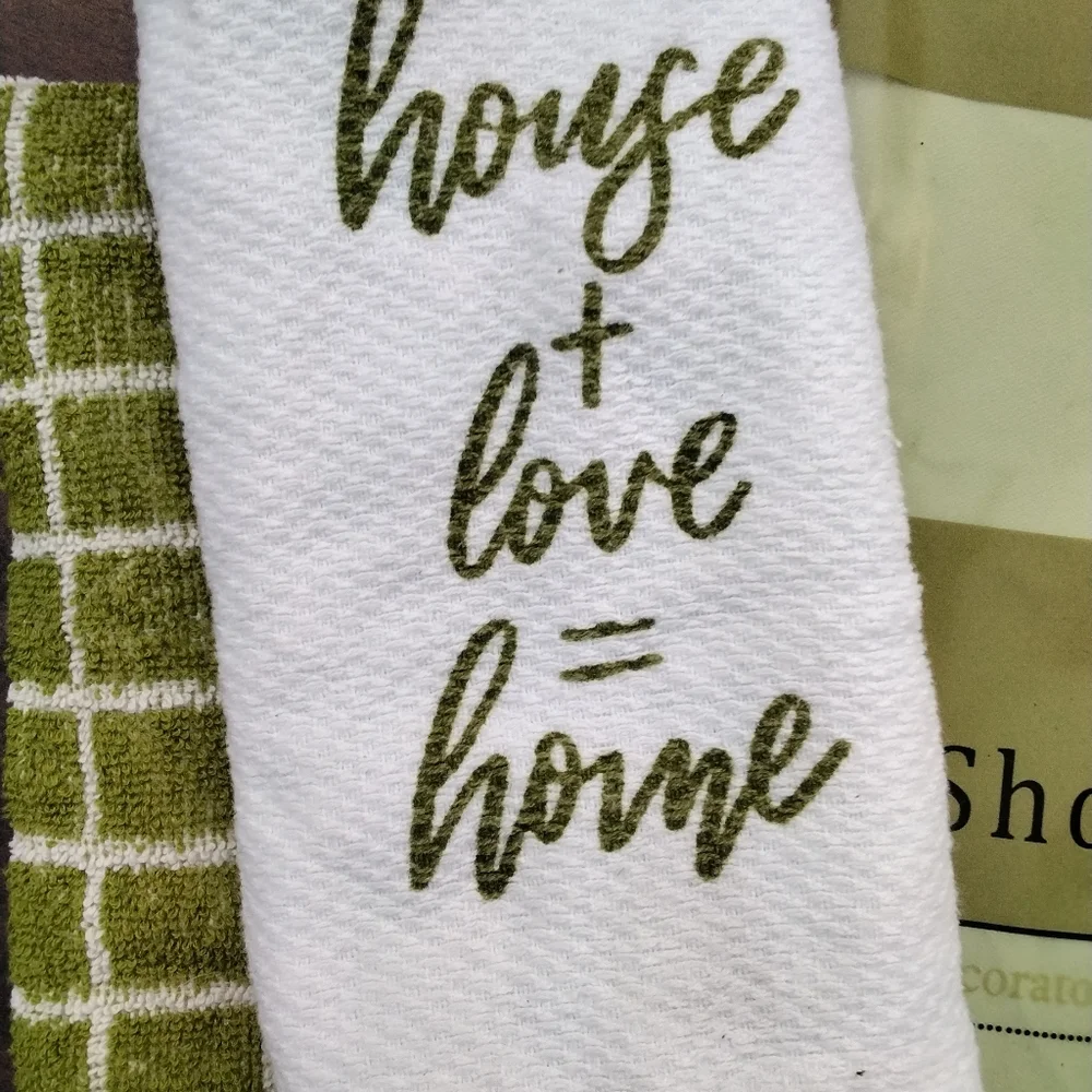 New Cotton Valley green shower curtain and 2 towels🏡